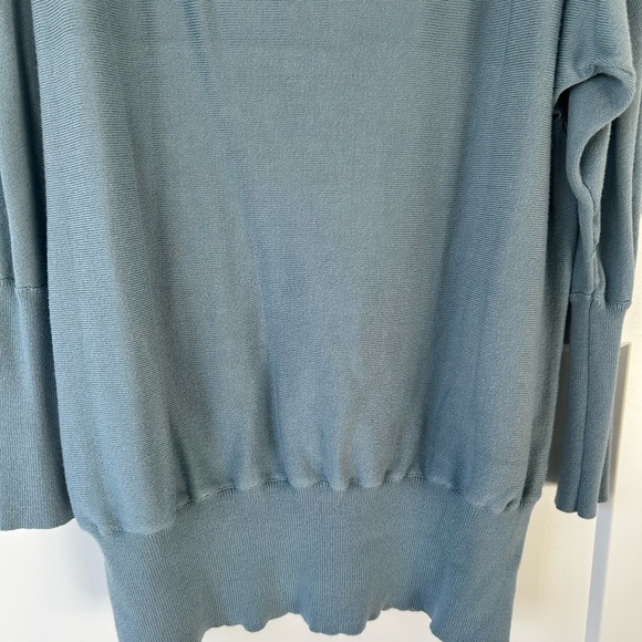 Venus cold shoulder sweater - Picture 7 of 10